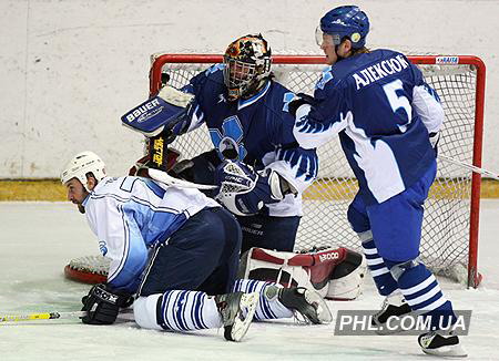 Игровой момент матча чемпионата Беларуси по хоккею меду хоккейными клубами Витебск. Фото: https://phl.com.ua