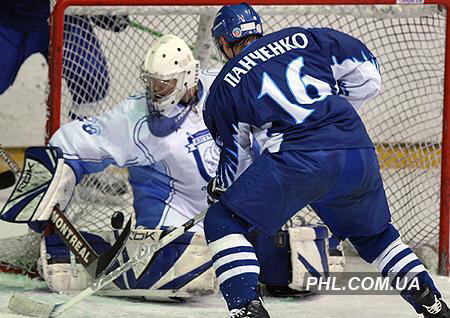 Игровой момент матча чемпионата Беларуси по хоккею меду хоккейными клубами Витебск. Фото: https://phl.com.ua