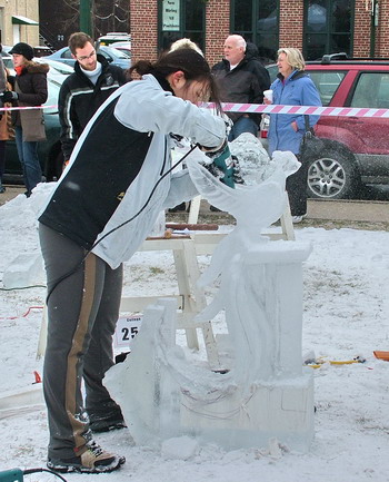 В США проходит 26 Международный конкурс по вырезке ледяных скульптур. Фото: Великая Эпоха