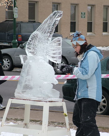 В США проходит 26 Международный конкурс по вырезке ледяных скульптур. Фото: Великая Эпоха