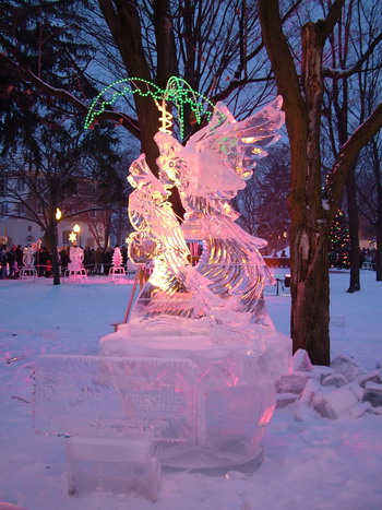 В США проходит 26 Международный конкурс по вырезке ледяных скульптур. Фото: Великая Эпоха