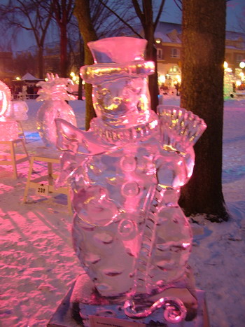 В США проходит 26 Международный конкурс по вырезке ледяных скульптур. Фото: Великая Эпоха