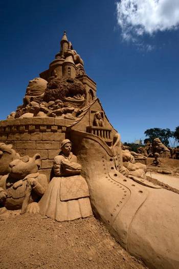 В австралийском городе Мельбурн проходит выставка песочных скульптур. Фото: Kristian Dowling/Getty Images