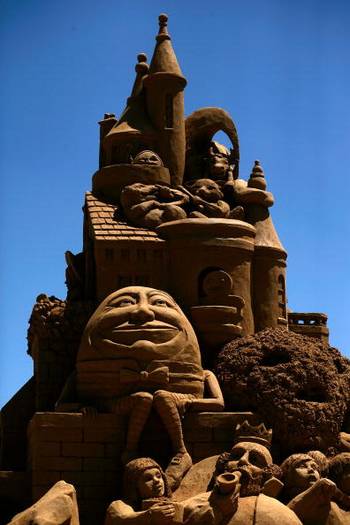 В австралийском городе Мельбурн проходит выставка песочных скульптур. Фото: Kristian Dowling/Getty Images