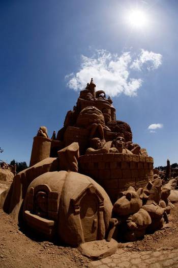 В австралийском городе Мельбурн проходит выставка песочных скульптур. Фото: Kristian Dowling/Getty Images