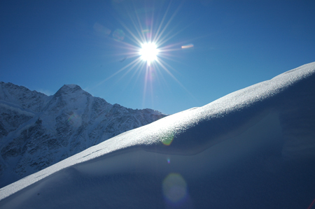 Искристый снег Чегета. Фото: Щеткина Оксана/Великая Эпоха