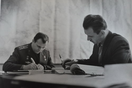 В.Н.Кубасов с первым венгерским космонавтом, подполковником Берталаном Фаркашем. Фото предоставлено автором
