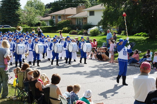 Небесный оркестр из 60-ти последователей Фалуньгун Канады участвовал в празднике урожая 6 сентября 2008 г., Онтарио. Фото: minghui.ca  