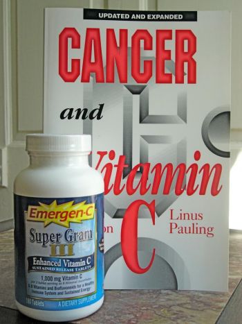 Д-р Линус Паулинг - сторонник больших доз витамина С. Фото: Луис Валентайн /Великая Эпоха