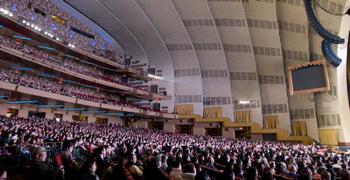 Аншлаг в концертном зале Радио-Сити в Манхэттене во время выступления DPA. Фото: Ма Ючжи/The Epoch Times Аншлаг в концертном зале Радио-Сити в Манхэттене во время выступления DPA. Фото: Ма Ючжи/The Epoch Times