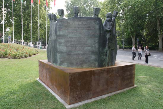 Памятник защите прав человека. Фото:Лора ЛАРСИА/Великая Эпоха