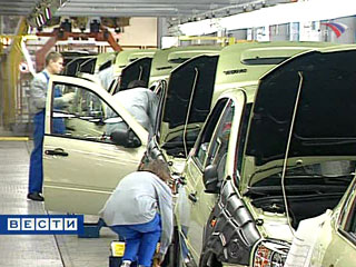 Продажи "АвтоВАЗа" в январе упали более чем на треть