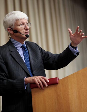 Выдающийся физик-теоретик Кристофер Ллевеллин Смит. Фото предоставлено пресс-службой Фонда Дмитрия Зимина «Династия» 