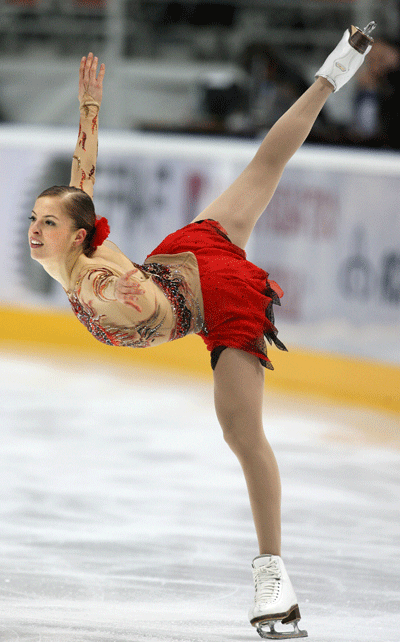 Каролина Костнер (Италия) исполняет короткую  программу. Фото: YURI KADOBNOV/AFP/Getty Images