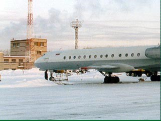 В Перми пассажирский Boeing при посадке выехал за пределы полосы. Фото с newsru.com В Перми пассажирский Boeing при посадке выехал за пределы полосы. Фото с newsru.com