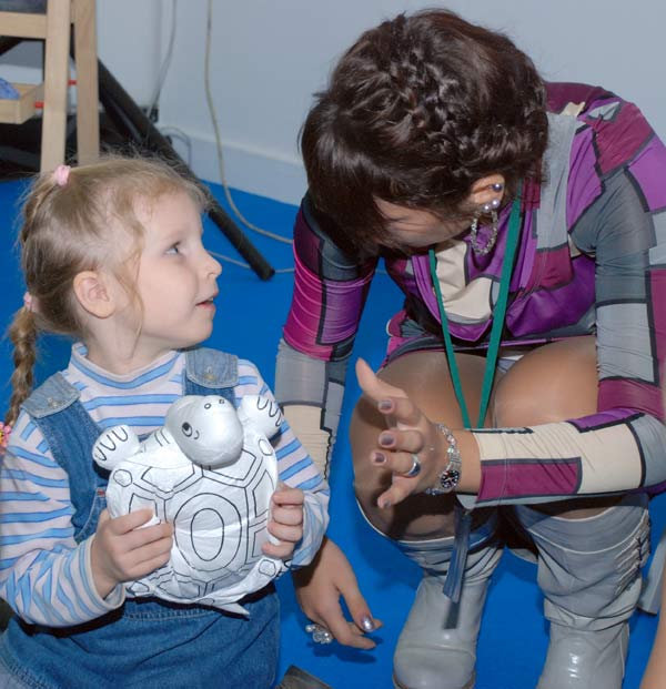 «Как стать Вашим Высочеством?». Игра с автором книг о принцессах Пером Густавсоном. Фото: Юлия Цигун/Великая Эпоха «Как стать Вашим Высочеством?». Игра с автором книг о принцессах Пером Густавсоном. Фото: Юлия Цигун/Великая Эпоха