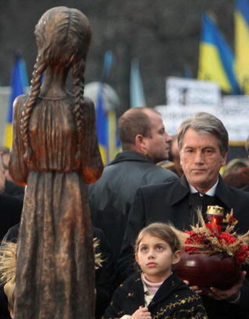 Но был ли «голодомор» явлением единичным? Нужно и можно ли его рассматривать в отрыве от остальной политики партии советских коммунистов? Фото: SERGEI SUPINSKY/AFP/Getty Images