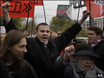 В Москве милиция разогнала митинг оппозиции, протестующей против нарушений на выборах в Мосгордуму