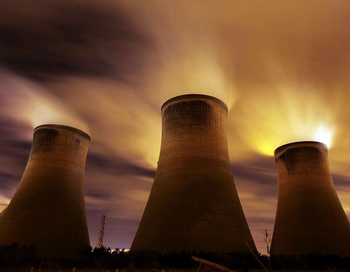 Тепловая станция «Fiddlers Ferry» (Паром скрипачей), работающая на угольном топливе, произвела выброс испарений 16 ноября 2009 г в Варингтоне, Великобритания. Поскольку мировые лидеры планируют провести встречу на высшем уровне по вопросам климата в Копенгагене, размещение в Интернете взломанных электронных писем вызвало негодование ученых, занимающихся проблемами климата. Фото: Christopher Furlong/Getty Images Тепловая станция «Fiddlers Ferry» (Паром скрипачей), работающая на угольном топливе, произвела выброс испарений 16 ноября 2009 г в Варингтоне, Великобритания. Поскольку мировые лидеры планируют провести встречу на высшем уровне по вопросам климата в Копенгагене, размещение в Интернете взломанных электронных писем вызвало негодование ученых, занимающихся проблемами климата. Фото: Christopher Furlong/Getty Images