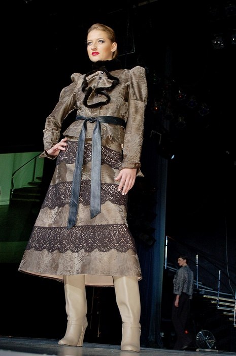 Гала-показ авторских коллекций ведущих российских дизайнеров. Гала-показ авторских коллекций ведущих российских дизайнеров.