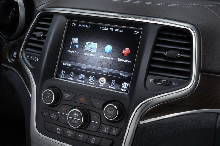 Приборная панель. Фото: Chrysler Jeep