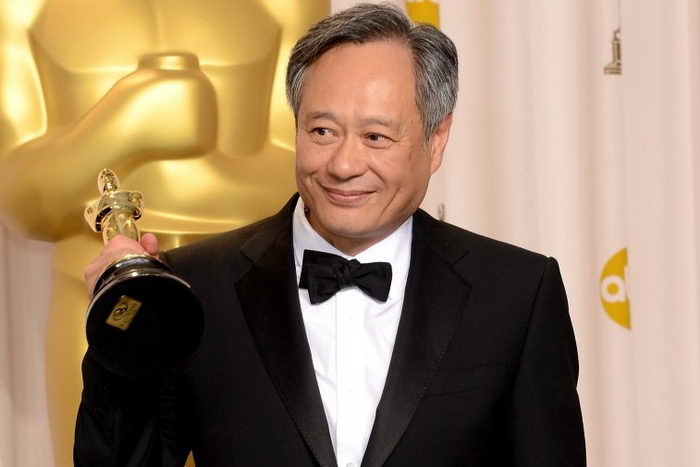 Режиссер Энг Ли, лауреат премии «Оскар» в номинации «лучший режиссёр» за фильм «Жизнь Пи», позирует в пресс-центре во время вручения премии в отеле Loews Hollywood Hotel 24 февраля 2013 г. в Голливуде, Калифорния. Фото: Jason Merritt/Getty Images