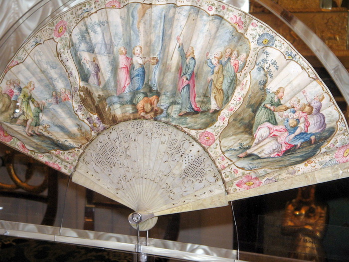 Русский веер «Истории Моисея», 1740-е годы. Фото: Татьяна Петрова/Великая Эпоха (The Epoch Times)