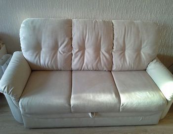 Диван после обращения в компанию Экспресс-чистка. Фото с сайта Express-chistka.ru