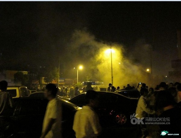 Многотысячная акция протеста против произвола чиновника. Провинция Аньхой. Фото с epochtimes.com