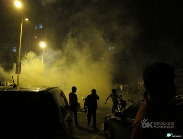 Многотысячная акция протеста против произвола чиновника. Провинция Аньхой. Фото с epochtimes.com