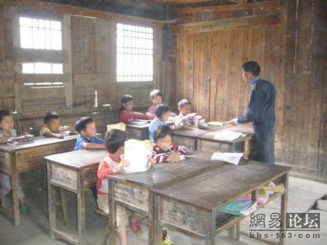 На уроке. Фото с secretchina.com