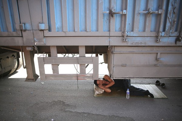 Автомобильная пробка в Китае на трассе Пекин-Тибет растянулась на более 260 км. Фото с kanzhongguo.com