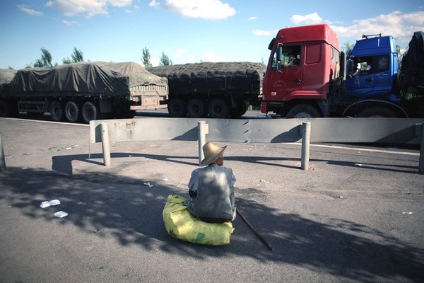 Автомобильная пробка в Китае на трассе Пекин-Тибет растянулась на более 260 км. Фото с kanzhongguo.com