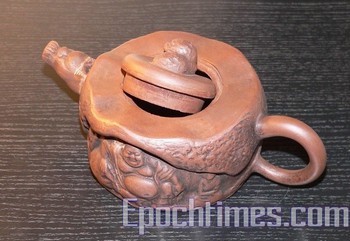 Китайские чайники из, так называемой, «исинской глины» опасны для здоровья. Фото: The Epoch Times Китайские чайники из, так называемой, «исинской глины» опасны для здоровья. Фото: The Epoch Times