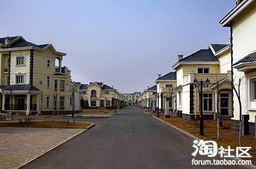 «Город-призрак» Ордос в районе Внутренняя Монголия. Фото с forum.taobao.com «Город-призрак» Ордос в районе Внутренняя Монголия. Фото с forum.taobao.com