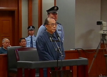 Опальный бывший министр железных дорог Лю Чжицзюнь ждёт приговора за коррупционные действия. Фото: AP Photo/CCTV via AP Vide