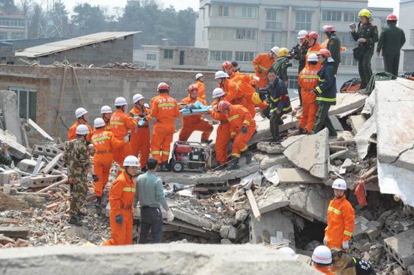 В Китае рухнула очередная новостройка. Фото:ChinaFotoPress / Getty Images