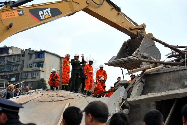 В Китае рухнула очередная новостройка. Фото:ChinaFotoPress / Getty Images