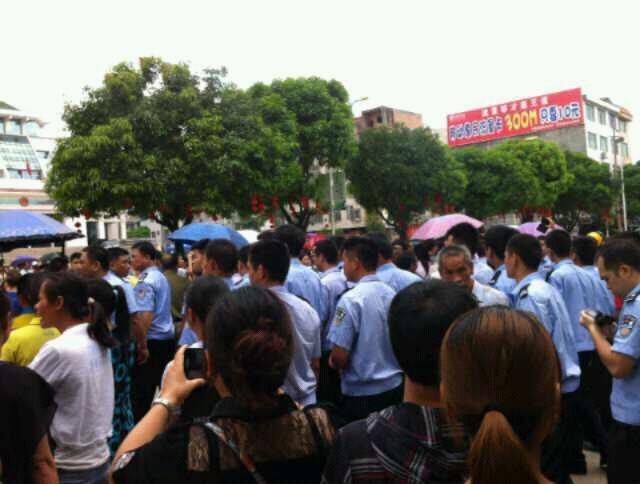 Протесты в уезде Шаньлинь. Июнь 2013 года. Фото с molihua.org