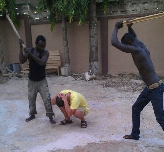 Зачистка китайских нелегалов в Гане. Июнь 2013 года. Фото с molihua.org