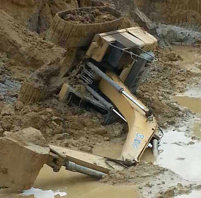 Зачистка китайских нелегалов в Гане. Июнь 2013 года. Фото с molihua.org