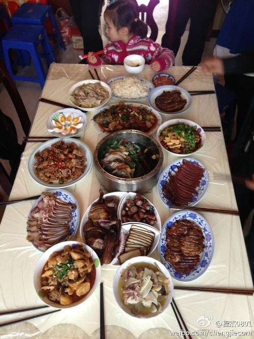 Разнообразие блюд в канун китайского Нового года. Фото с epochtimes.com