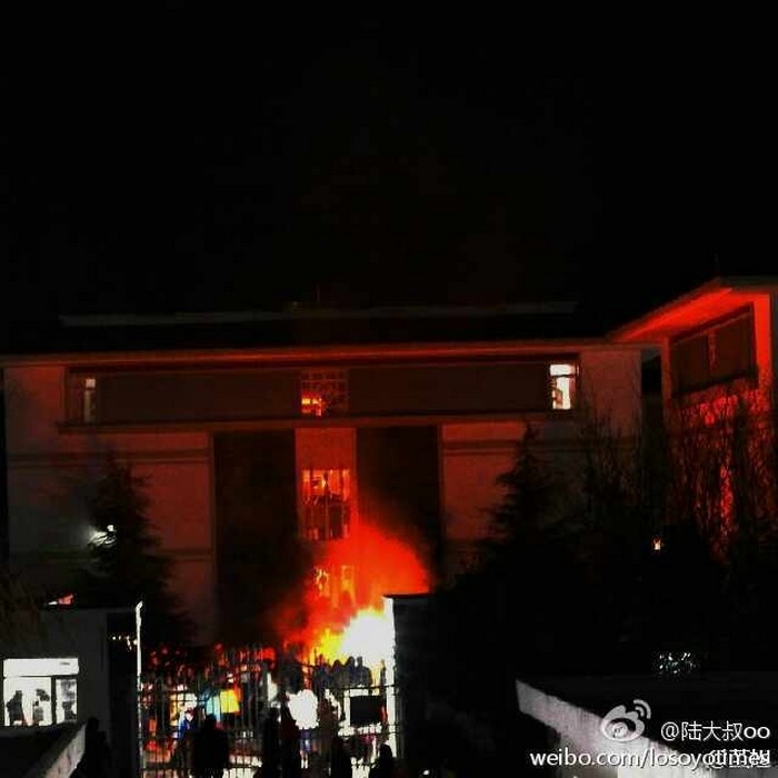 Бунт студентов в Китае. Провинция Юньнань. Декабрь 2013 года. Фото с epochtimes.com