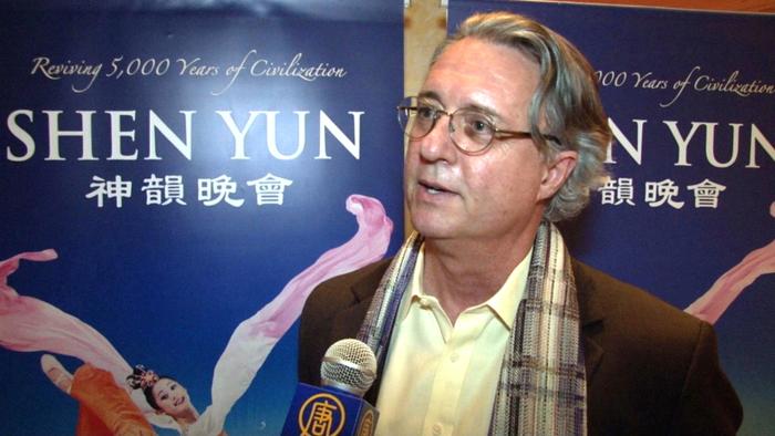 Рик Питт посетил представление Shen Yun в Атланте 28 декабря 2013 года. Фото: en.minghui.org  Рик Питт посетил представление Shen Yun в Атланте 28 декабря 2013 года. Фото: en.minghui.org