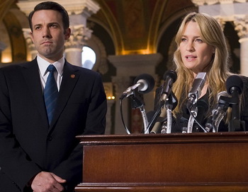 Бен Аффлек и Робин Райт в фильме «Большая игра». Фото с сайта afisha.yandex.ru