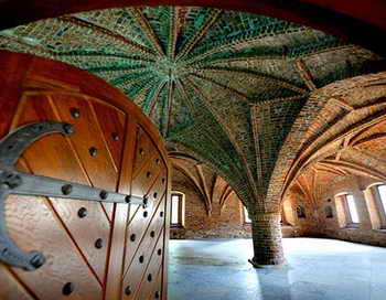 Новгород. Грановитая палата. Фото с сайта rutraveller.ru