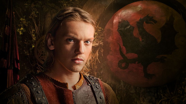 Сериал «Камелот». Джейми Кэмпбелл Бауэр (король Артур) в сериале «Камелот». Фото с сайта kinokritik.com