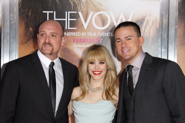 «Клятва». Режиссер Майкл Сакси и актеры Рэйчел МакАдамс и Ченнинг Татум на премьере фильма «Клятва» в Голливуде, Калифорния. Фото: Frederick M. Brown/Getty Images «Клятва». Режиссер Майкл Сакси и актеры Рэйчел МакАдамс и Ченнинг Татум на премьере фильма «Клятва» в Голливуде, Калифорния. Фото: Frederick M. Brown/Getty Images