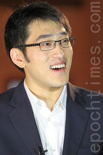 Гу Юн, главный танцор международной компании Shen Yun Performing Arts. Фото: Чэнь Мин / The Epoch Times Гу Юн, главный танцор международной компании Shen Yun Performing Arts. Фото: Чэнь Мин / The Epoch Times