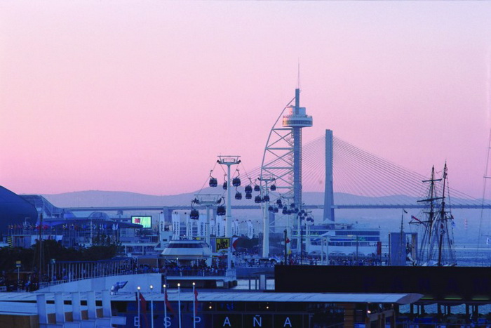 Вид на Парк Наций (Parque das Nacoes) на северо-востоке Лиссабона, рядом с устьем Тежу. Фото: Antonio Sacchetti/Turismo de Portugal